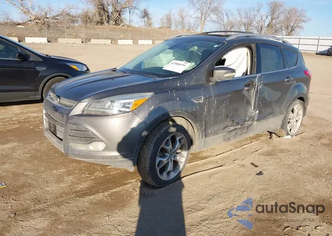 2013 Ford Escape Titanium z USA, uszkodzony, nr VIN 1FMCU0J91DUC45608